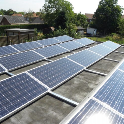 Zonnepanelen op plat dak