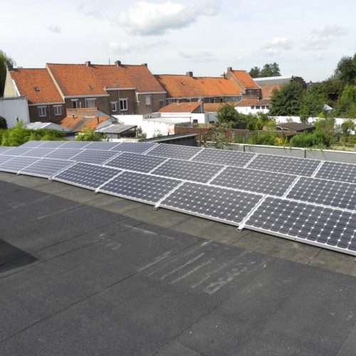 Zonnepanelen op plat dak